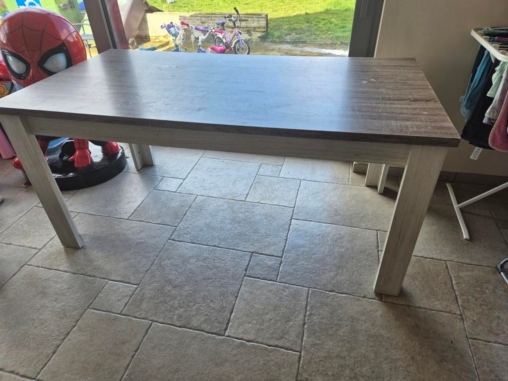 GRATIS EETTAFEL SNEL WEG!!!, Huis en Inrichting, Ophalen