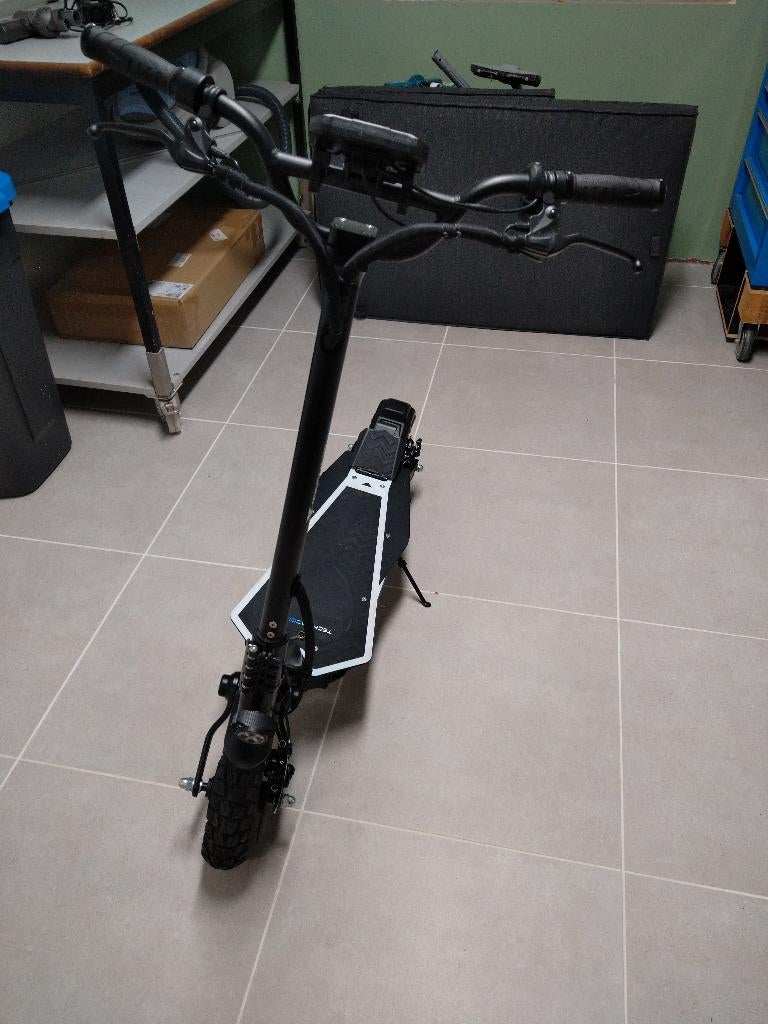 Technozom   Techno trex  zeer snelle en krachtige step, Ophalen, Zo goed als nieuw, Elektrische step (E-scooter), Technozom