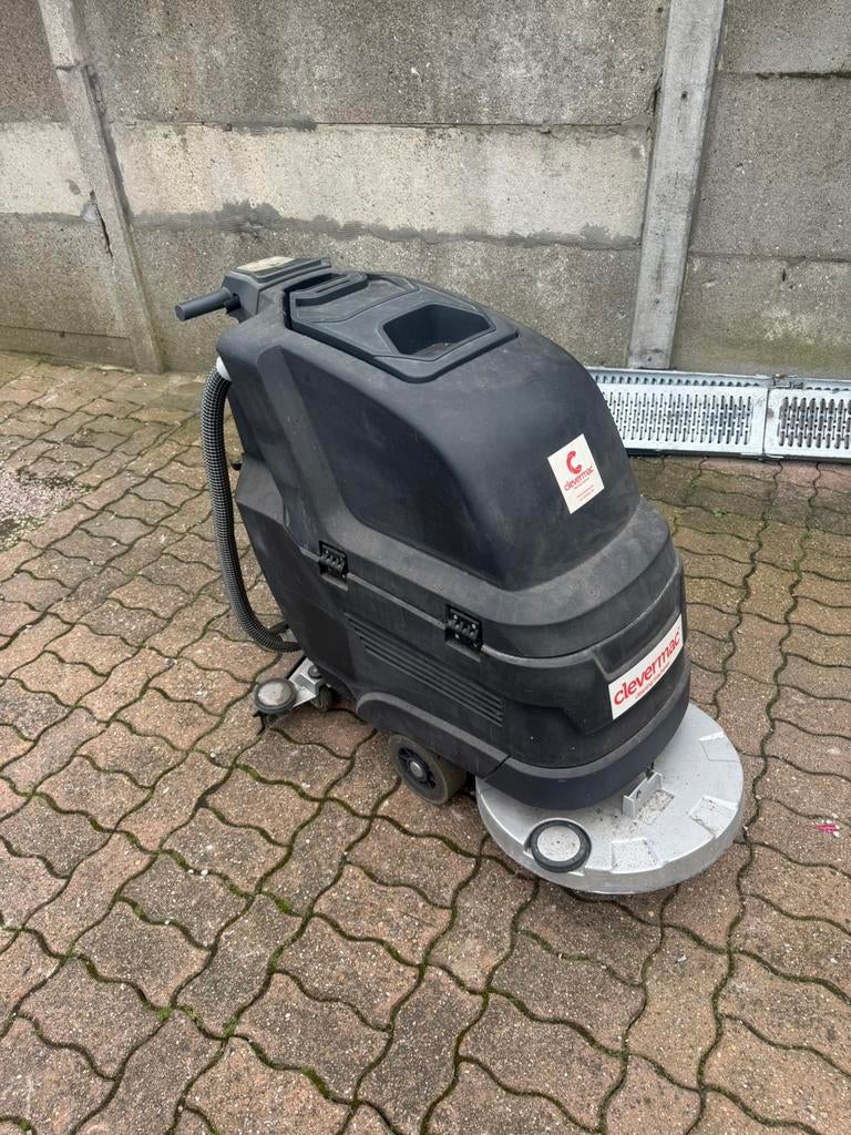 Autolaveuses Clevermac, Enlèvement, Machine de nettoyage à brosse