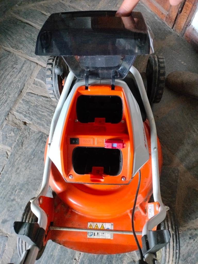 Tondeuse électrique à batterie sthill, Jardin & Terrasse, Stihl, Fonction de mulching, Comme neuf, 40 à 49 cm