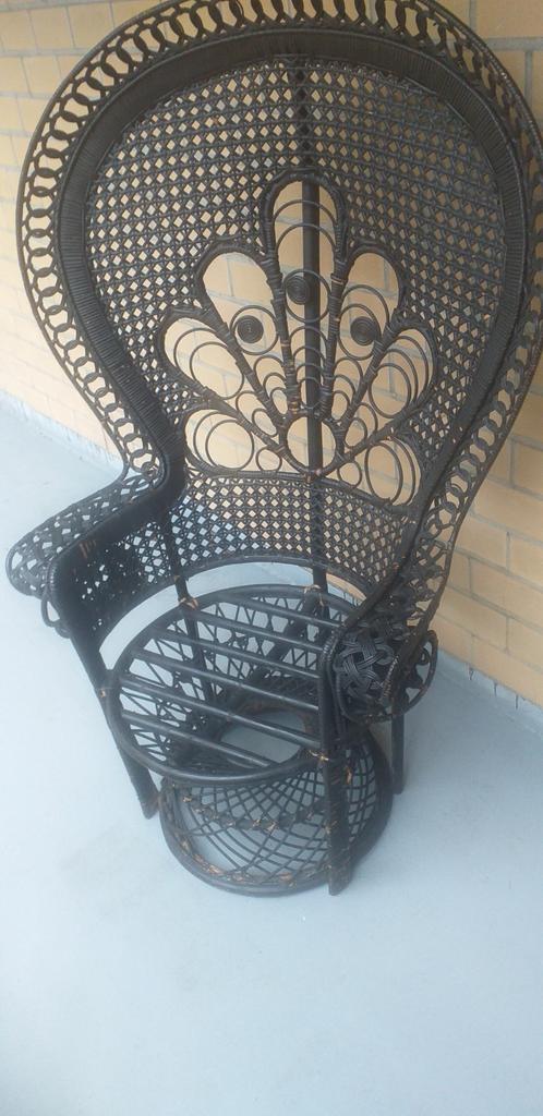 Rieten Pauwen stoel uit oude tijd.Meeneem prijs !, Ophalen