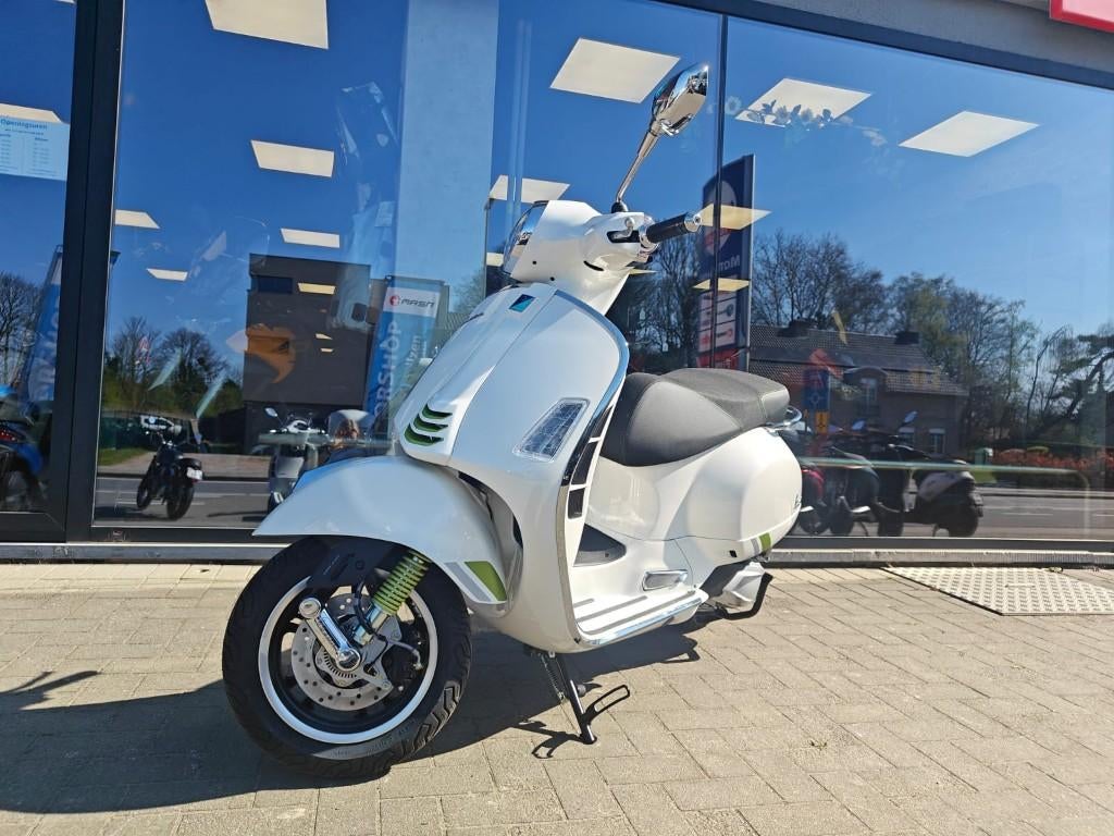 Vespa GTS 125 E5+ Super Tech, Motos, Scooter, Entreprise, Permis Moto A1 minimum, ABS