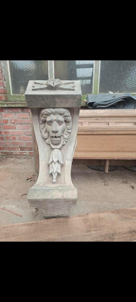 2 arduinen leeuwenkoppen.Afkomstig uit kasteel, Huis en Inrichting, Ophalen