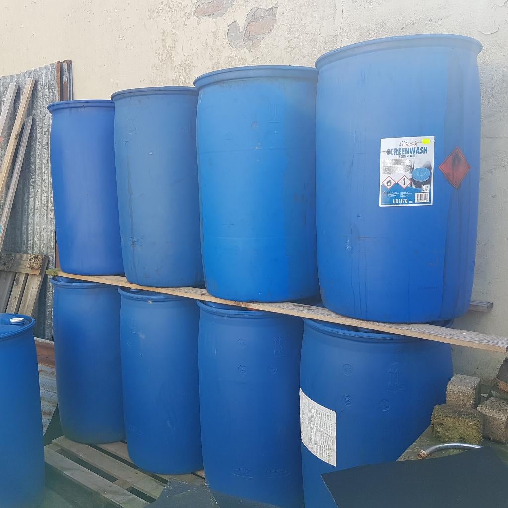 plastiek en metalen vaten tonnen 200l, Tuin en Terras, Regentonnen, Ophalen, Zo goed als nieuw