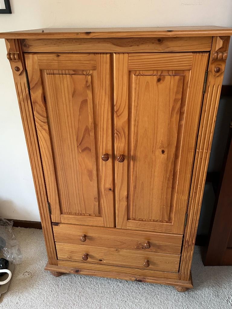Petite armoire en bois de pin., Comme neuf, Enlèvement, 50 à 100 cm, 100 à 150 cm