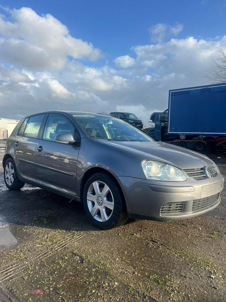 VW GOLF V 1.6FSI | 153000KM | 2006 | 5portes | Bel état, Autos, Argent ou Gris, Achat, Boîte manuelle, Noir