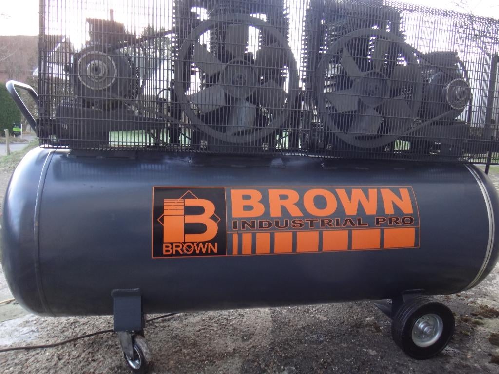 Compresseur Brown 500 LITRES, Enlèvement, 100 litres ou plus, Mobile, 10 bars ou plus