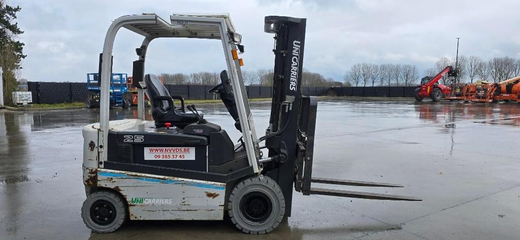 Chariot élévateur Unicarriers à mât triplex 2,5 tonnes 4m75, Enlèvement ou Envoi