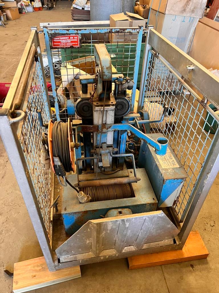 Bouwlift / materiaal lift / goederen lift mast 20 meter hoog, Bricolage & Construction, Enlèvement, Comme neuf, Ascenseur de chantier