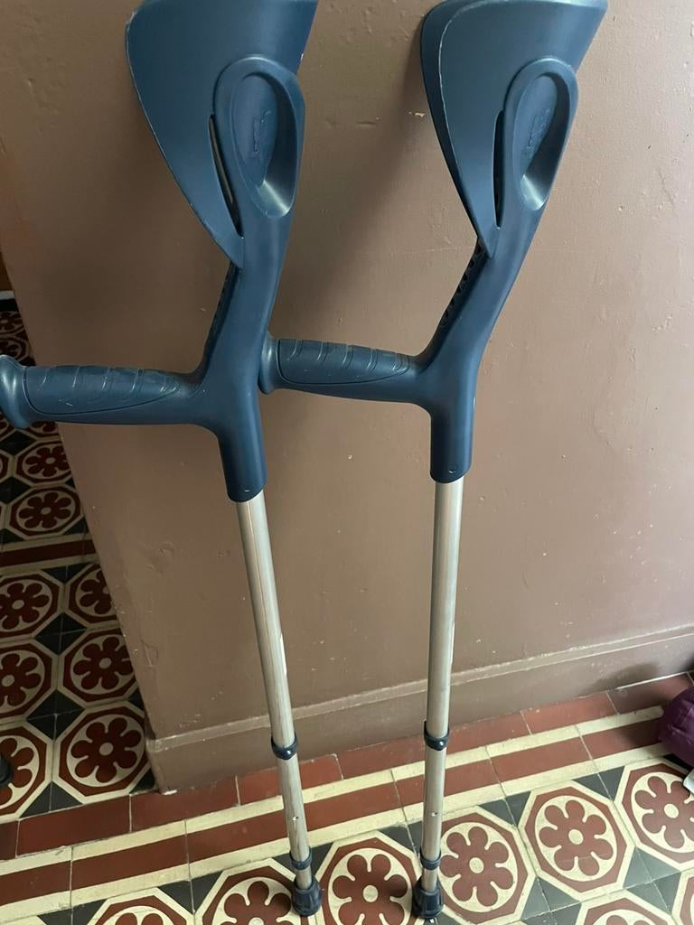 Bequilles Thuasne, Diversen, Loopkrukken, Ophalen, Zo goed als nieuw