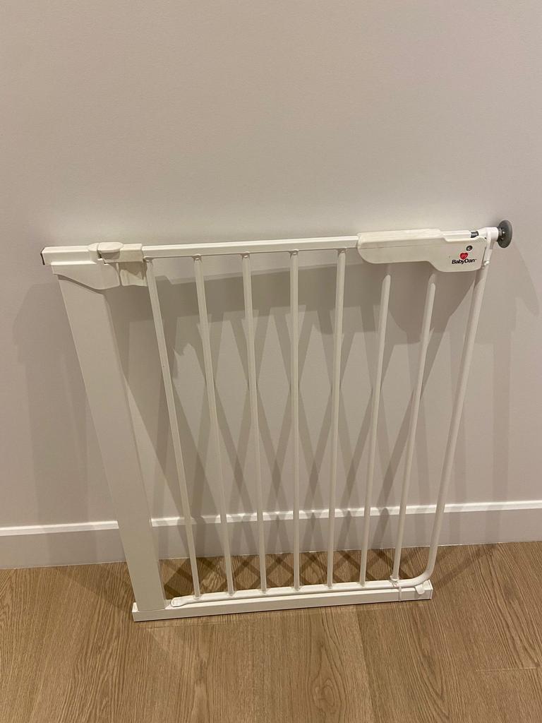 Babydan Traphekje / deurhekje wit 60,50cm tot 66,50cm, Kinderen en Baby's, Traphekjes, Ophalen, Zo goed als nieuw