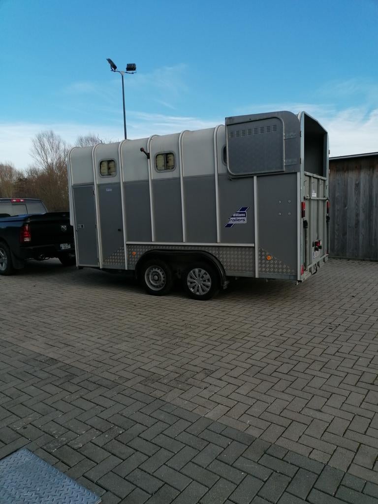 Gesloten aanhangwagen, Immo