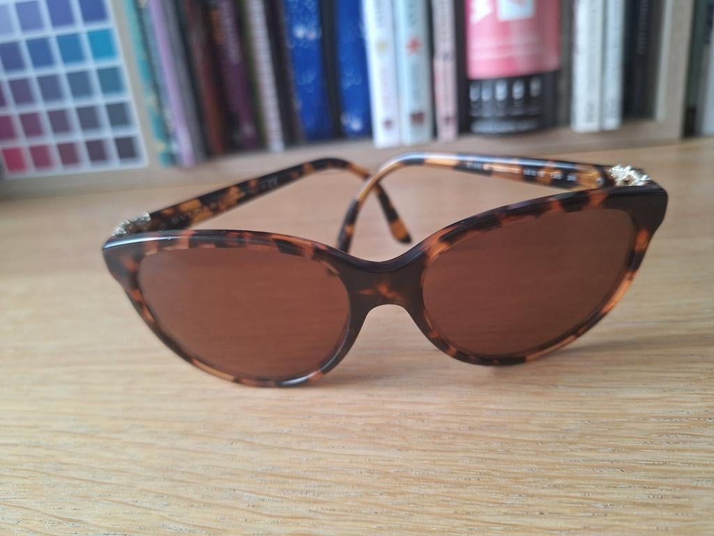 Bruine Bvlgari zonnebril leopard patroon en strassteentjes, Ophalen of Verzenden, Zo goed als nieuw, Bruin, Zonnebril