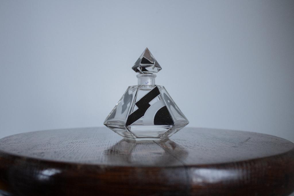 Petite Art Deco bouteille hexagonale Karl Palda, Enlèvement ou Envoi