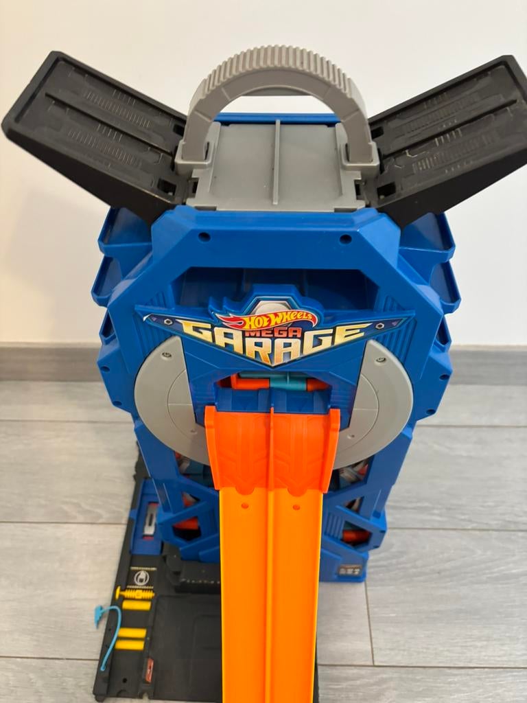 Hotels met een garage, Games en Spelcomputers, Games | Overige, Zo goed als nieuw, Ophalen