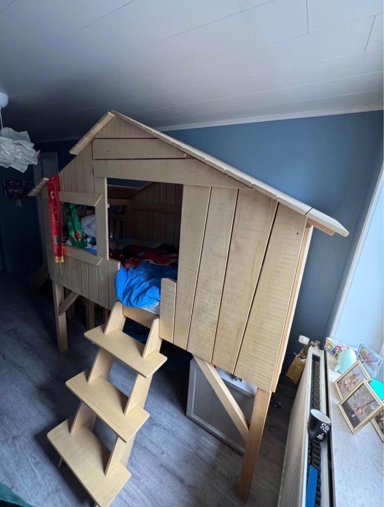 Lit cabane avec toboggan et matelas, Enlèvement, Comme neuf, Matelas