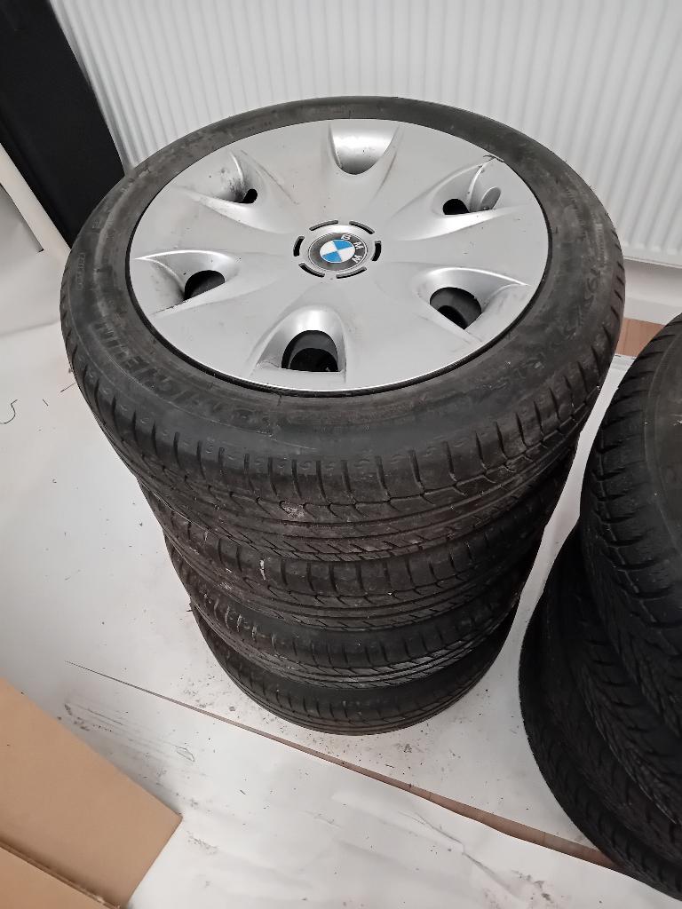 4 pneus d'hiver + 4 jantes à vendre, peu usagés, Pneus et Jantes, Pneus hiver, 16 pouces, Véhicule de tourisme