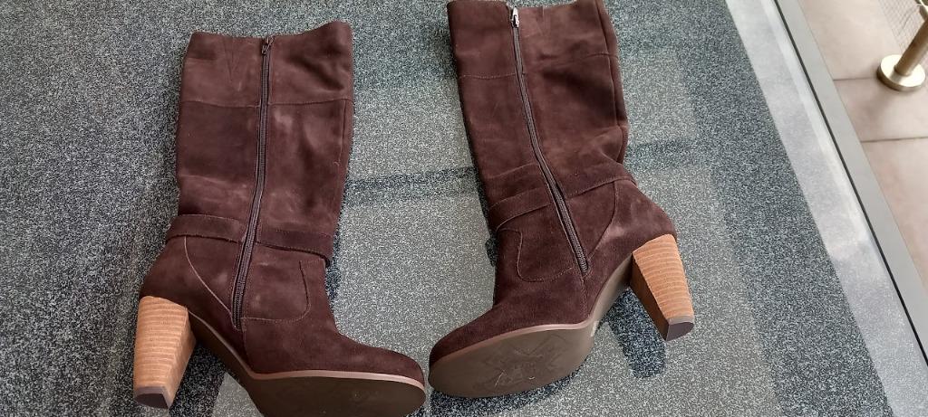 Bottes marron pour femme en daim. Nouveau. Jamais porté, Enlèvement ou Envoi, Brun, Bottes hautes, Neuf