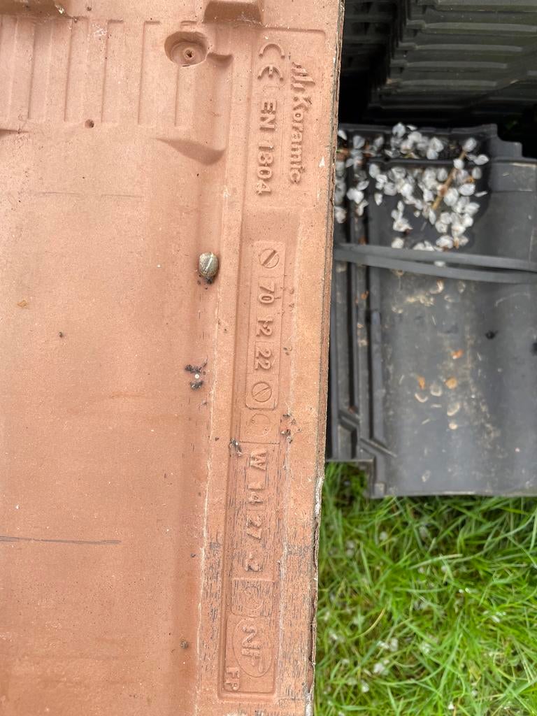 Tuiles Bisch panne noir anthracite, Bricolage & Construction, Tuiles & Revêtements de toit, Comme neuf, Noir, 5 à 10 m², Tuiles