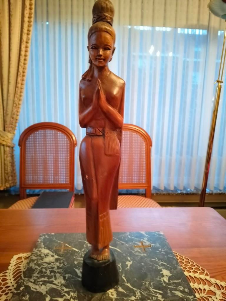 Ste Vierge Africaine . En très beau bois Africain, Enlèvement