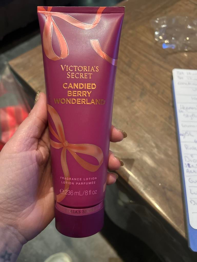 Victoria’s Secret Candied Berry Wonderland bodylotion (nieuw, Ophalen of Verzenden, Nieuw, Gehele gezicht, Verzorging