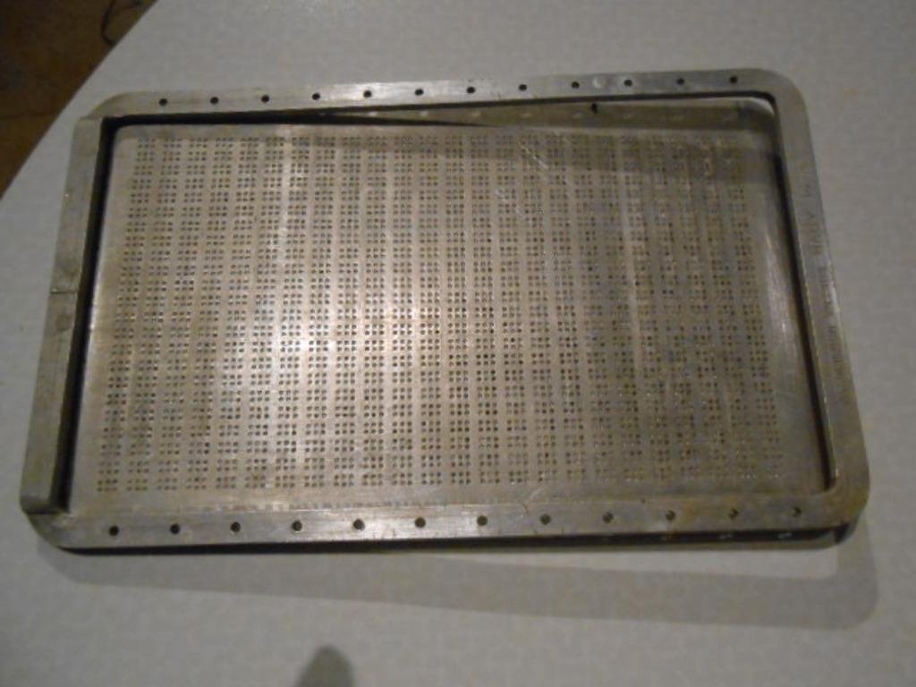Braille alumi. plaat voorloper brailleschrijfmachine antiek, Antiek en Kunst, Antiek | Servies los, Ophalen of Verzenden