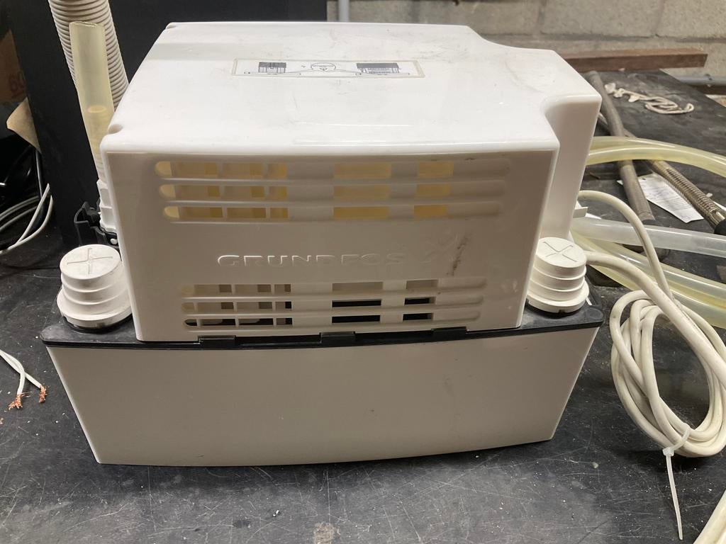 Condenspomp, Doe-het-zelf en Bouw, Ophalen, Zo goed als nieuw