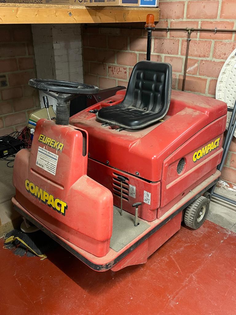 Balayeuse compacte Eureka, Enlèvement