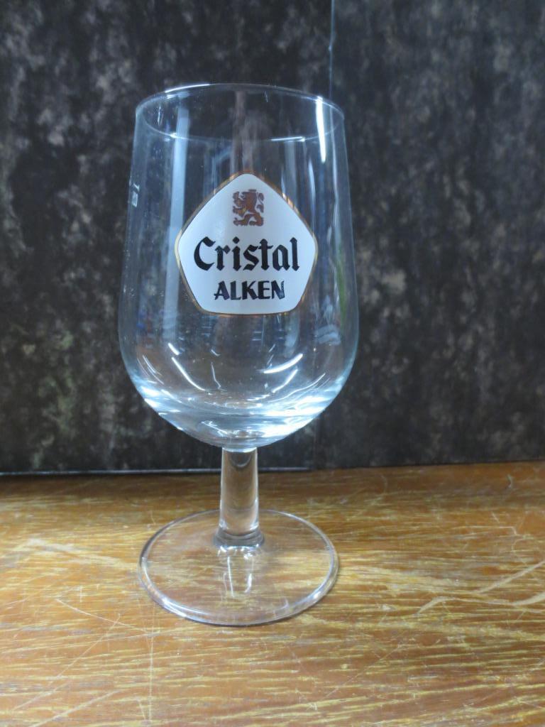 3 stuks Cristal alken bierglazen met voet, Verzamelen, Ophalen, Zo goed als nieuw, Glas of Glazen, Overige merken