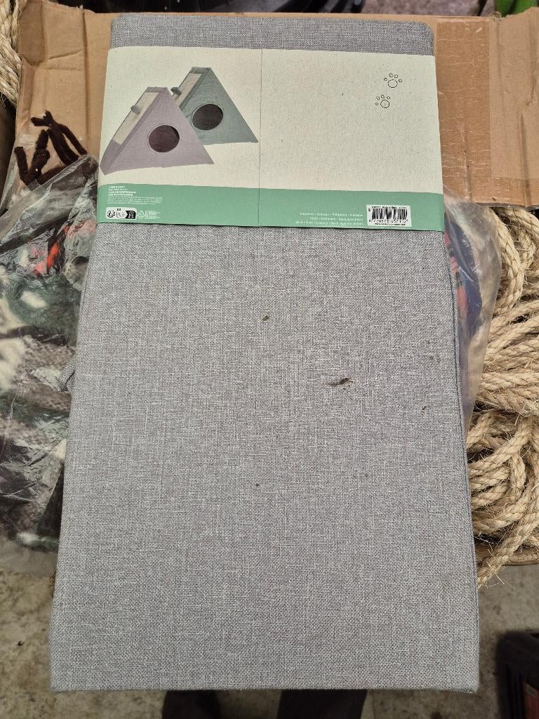 Maison pour chat en forme de triangle, Enlèvement ou Envoi, Neuf, Griffoir