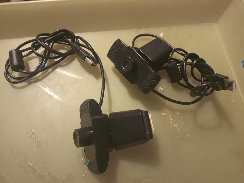 2x Webcam USB, Informatique & Logiciels, Webcams, Clip moniteur, Utilisé, Filaire, Enlèvement ou Envoi