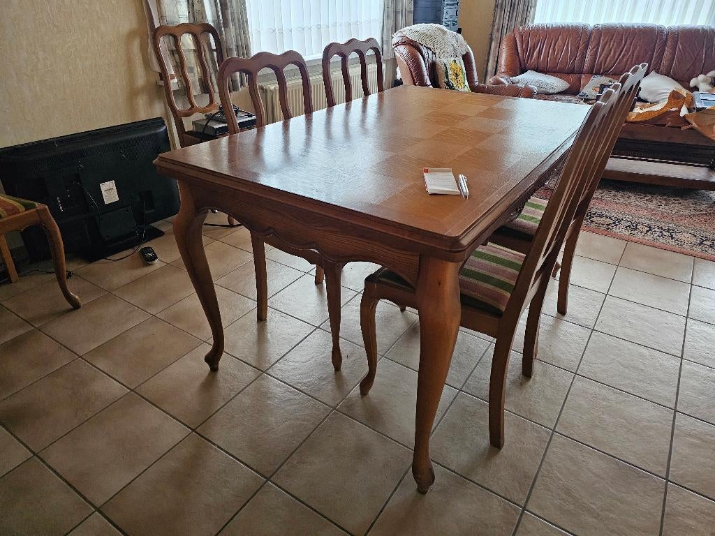 bruin houten eetplaats + 60 jaar oud, Huis en Inrichting, Ophalen, Gebruikt, 4 tot 6 stoelen