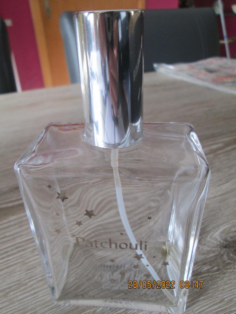 Eau de toilette « PATCHOULI » bouteille vide avec étoiles, Collections, Parfums, Utilisé, Bouteille de parfum, Enlèvement