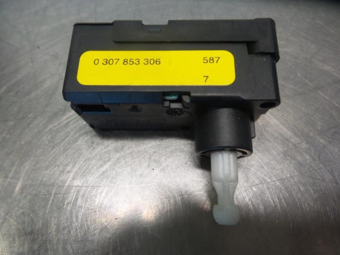 Moteur phare d'un Opel Zafira B (Zafira B 05-), Autos : Pièces & Accessoires, Éclairage, Opel, Utilisé, 3 mois de garantie, Enlèvement ou Envoi