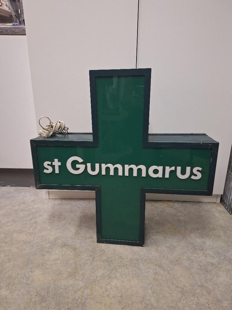 oud groen kruis met verlichting van apotheek, jaren 20, Ophalen