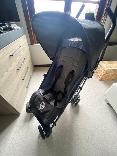 Heel mooie grijze buggy EASYWALKER. Perfecte staat, Kinderen en Baby's, Buggy's, Ophalen, Zo goed als nieuw, Overige merken, Verstelbare rugleuning