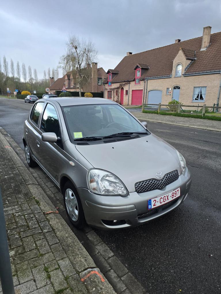 Toyota Yaris 1.0 2005, Autos, Argent ou Gris, Achat, 48 kW, Noir