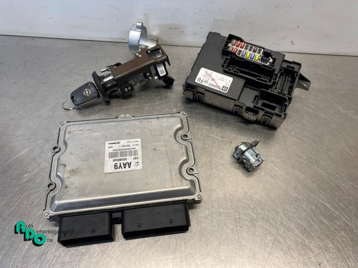 Serrure de contact + ordinateur d'un Opel Meriva (Meriva B 1, Autos : Pièces & Accessoires, Autres pièces automobiles, Opel, Utilisé