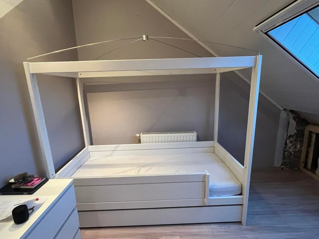 Lifetime lit baldaquin, Enlèvement, Comme neuf