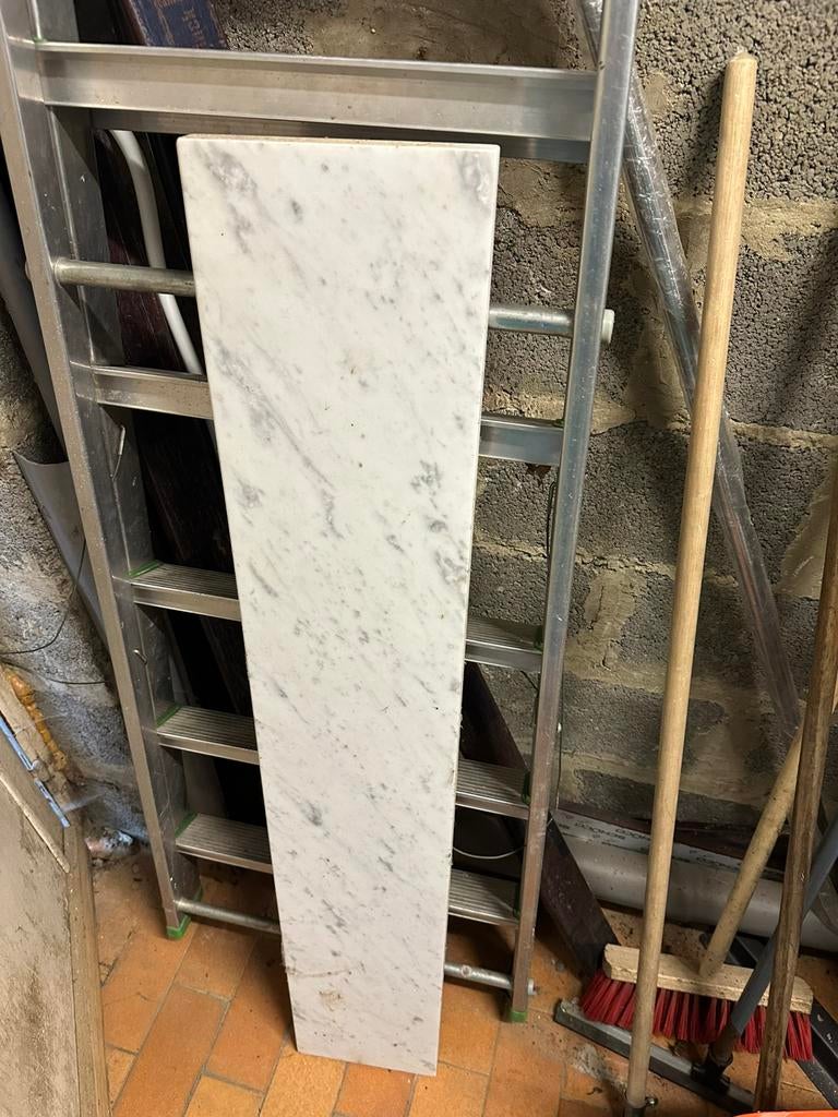 TRES BELLE TABLETTE DE FENÊTRE OU AUTRE EN MARBRE DE CARARE, Bricolage & Construction, Vitres, Châssis & Fenêtres, Comme neuf