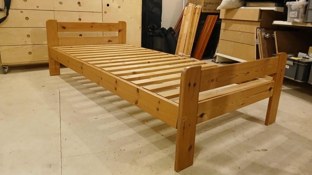2x bedje ikea 100% hout, Huis en Inrichting, Ophalen