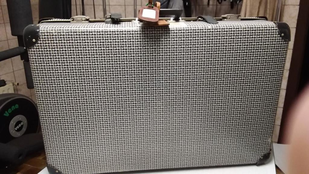 Reiskoffer uit de jaren 60 /70, Ophalen