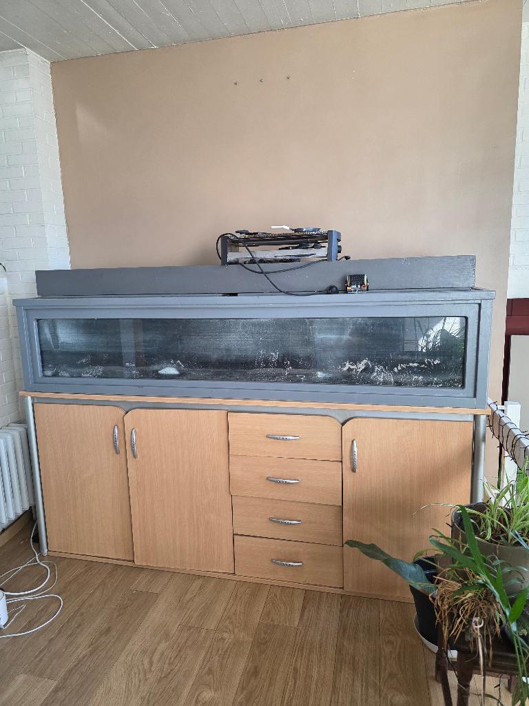 gratis op te halen kast plus visbak, Enlèvement