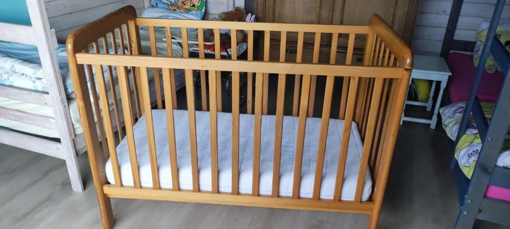 baby peuter bedje met matras, Kinderen en Baby's, Ophalen, Gebruikt, Ledikant