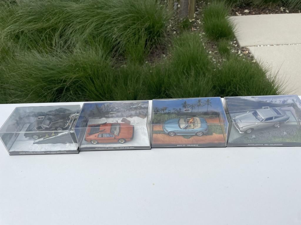 4 voitures de collection James Bond 007, Hobby & Loisirs créatifs, Voitures miniatures | 1:43, Enlèvement ou Envoi, Neuf, Voiture