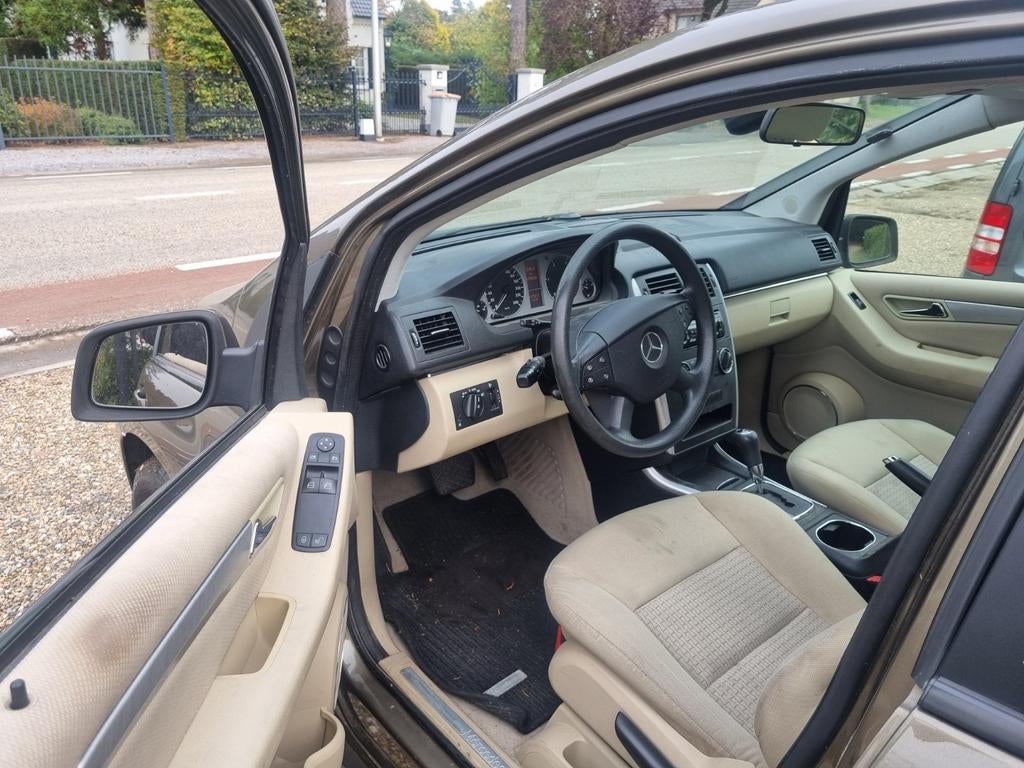 Mercedes B180 Automatic avec seulement 124 000 km, Autos, Argent ou Gris, Achat, Beige, Entreprise