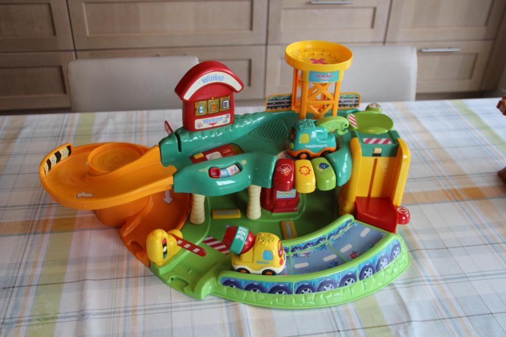 Des voitures V-Tech de haut en bas, Enfants & Bébés, Enlèvement, Neuf, 6 mois à 2 ans