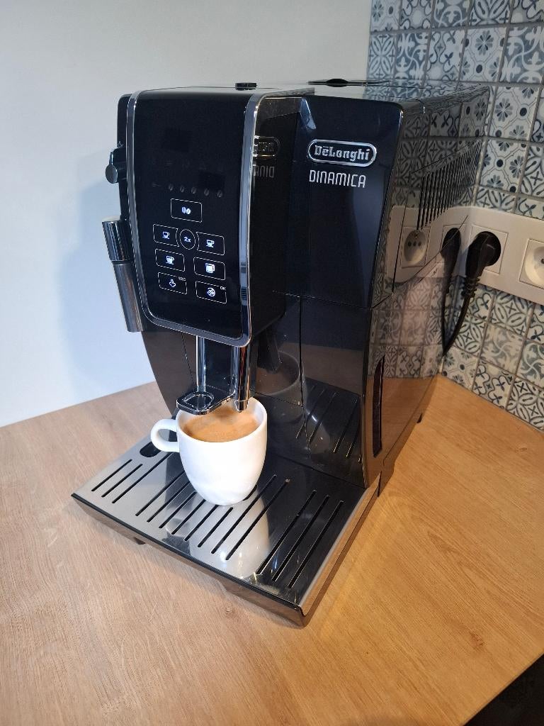 Machine à café Delonghi DINAMICA, Electroménager, Machine à espresso, Réservoir d'eau amovible, Café en grains, Comme neuf