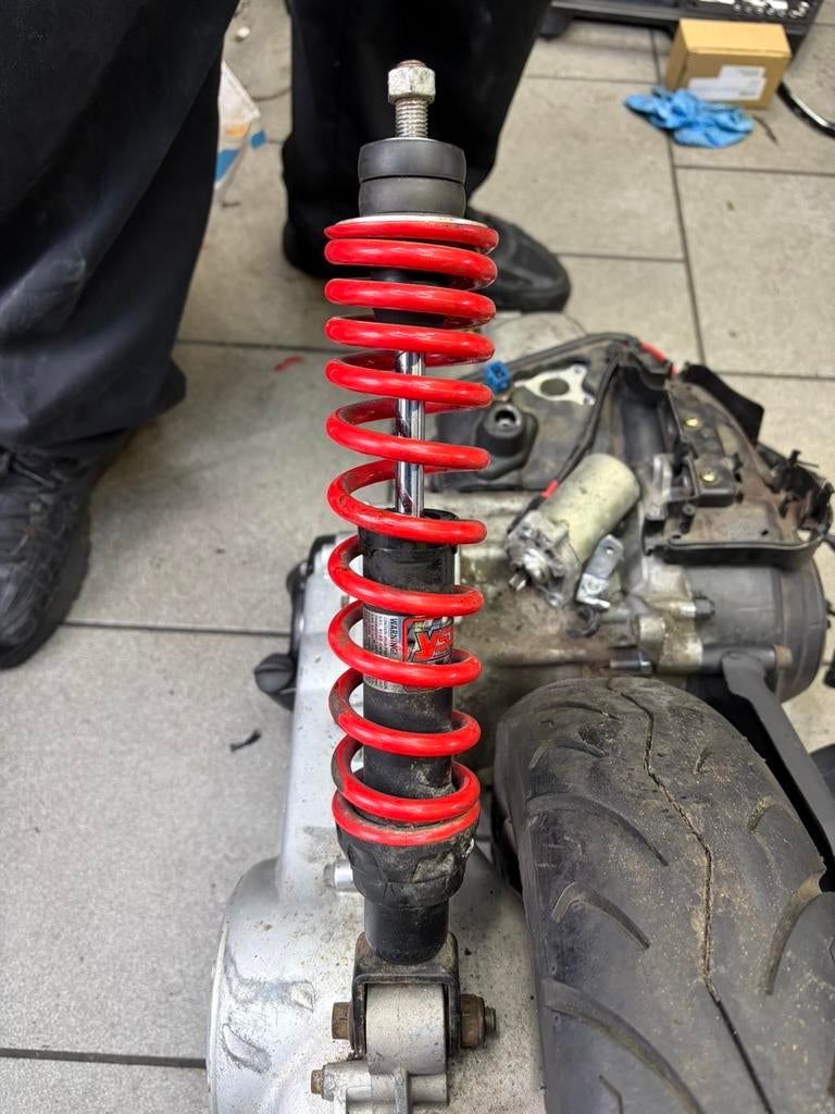 Amortisseur/ressort arrière Piaggio YSS hybrid S, Enlèvement