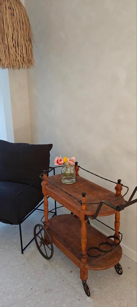 Table d'appoint ancienne avec plateau de majordome, Enlèvement